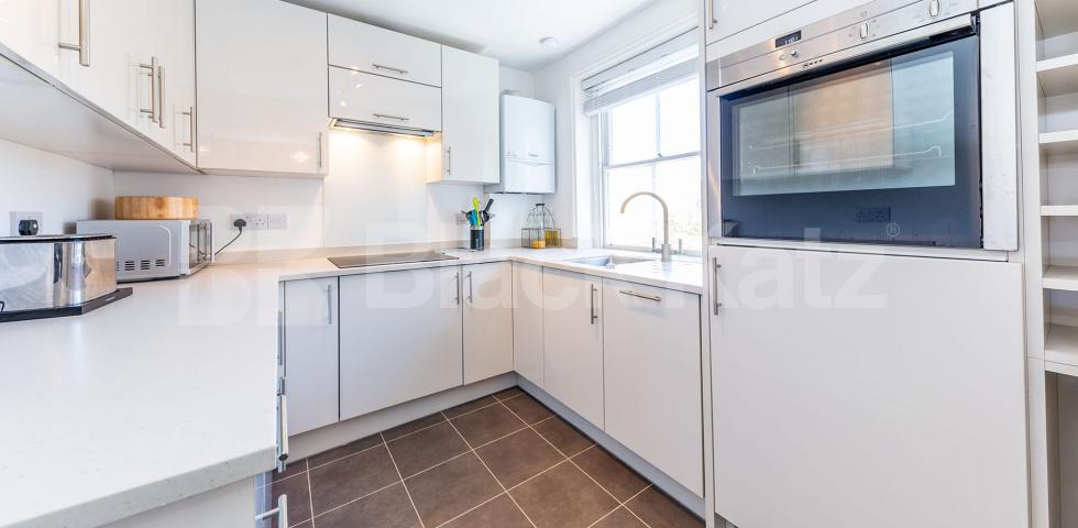 			LET!, 2 Bedroom, 1 bath, 1 reception Flat			 Oval Road, CAMDEN / REGENTS PARK